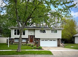 1560 Pamela Dr, Elgin, IL 60123