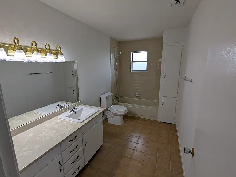 5694 N US Highway 277 — Photo 25