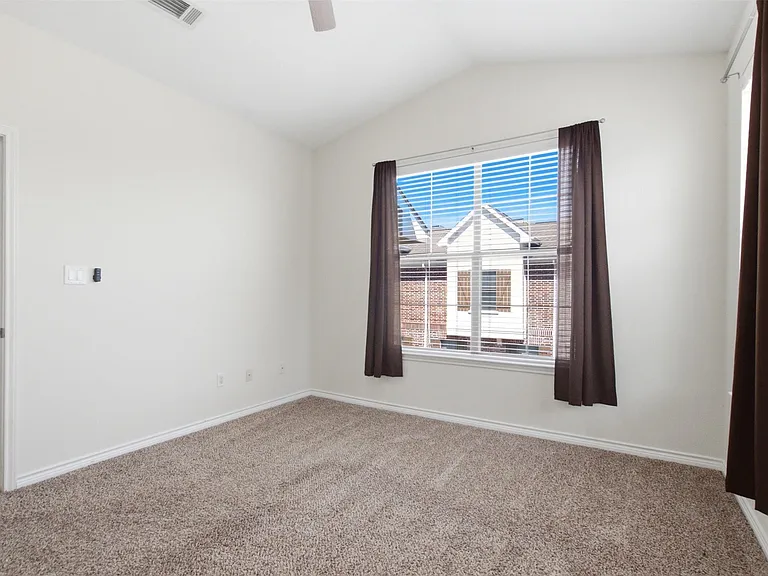 2113 Grove Park Ln — Photo 19