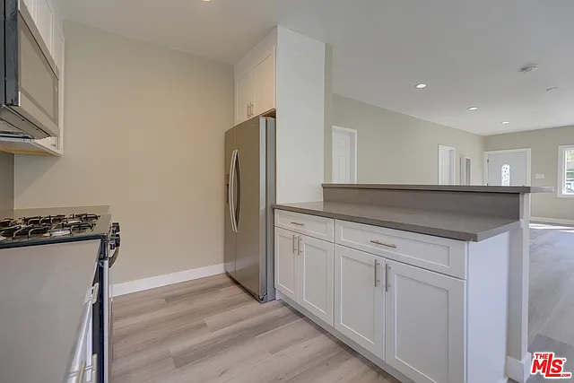 1127 N Formosa Ave — Photo 9