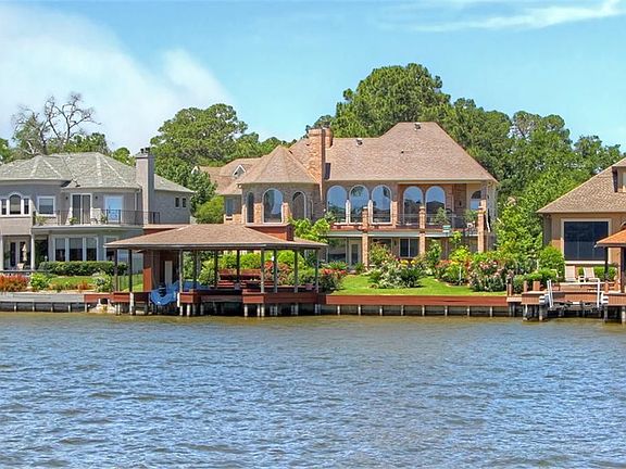 2nd image of 243 Sarasota Cir S