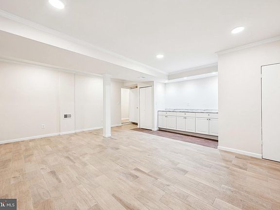 4th image of 2827 Ellicott St NW