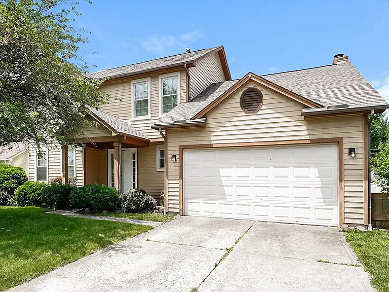 1127 Crestview St — Photo 4