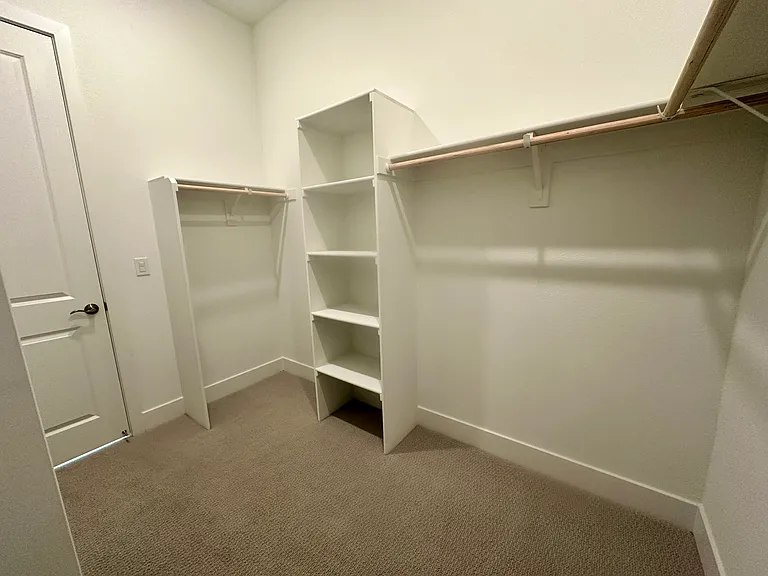 527 E Fiorino St — Photo 6