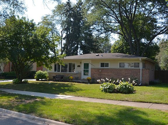 2nd image of 105 W Pleasant Hill Blvd