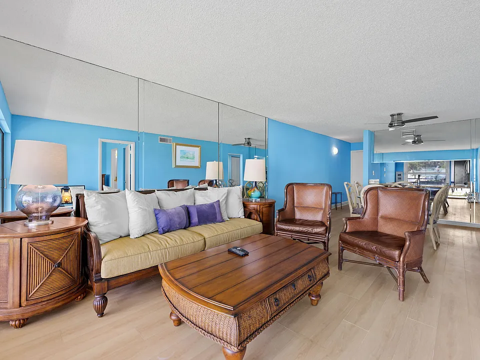 6177 Sun Blvd #215