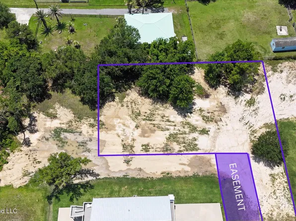 109 Saint Joseph St, Waveland, MS 39576