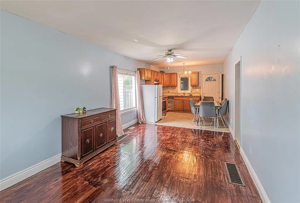 3 bed, $1,490 — Photo 3