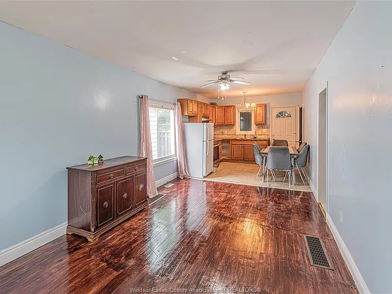 526 Josephine Ave — Photo 3