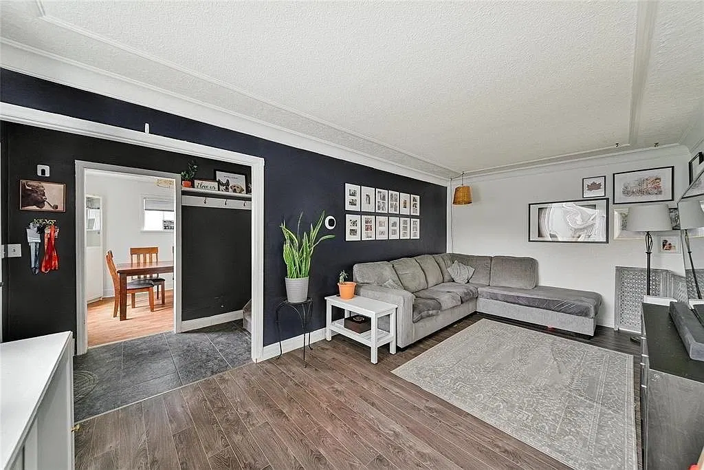 371 McKay Ave. — Photo 3