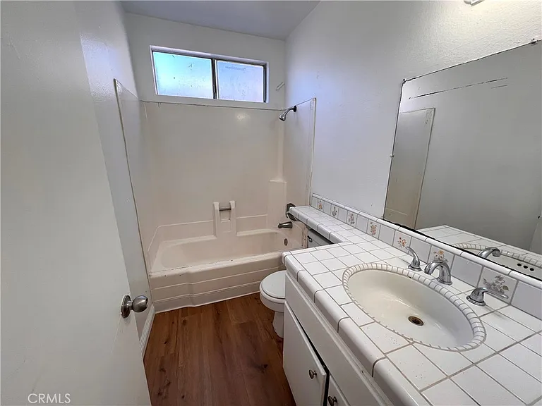 469 W Oliver St #1 — Photo 10