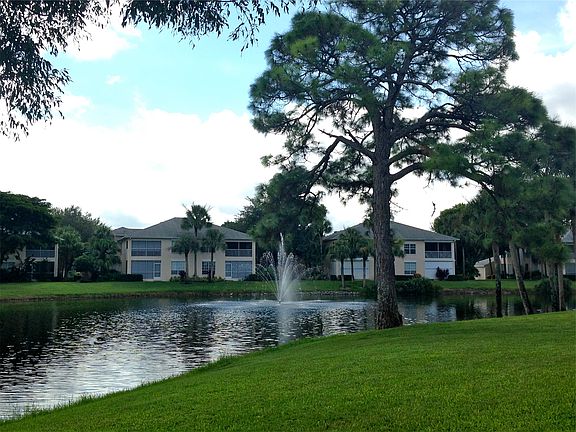 4th image of 790 Wiggins Lake Dr APT 101