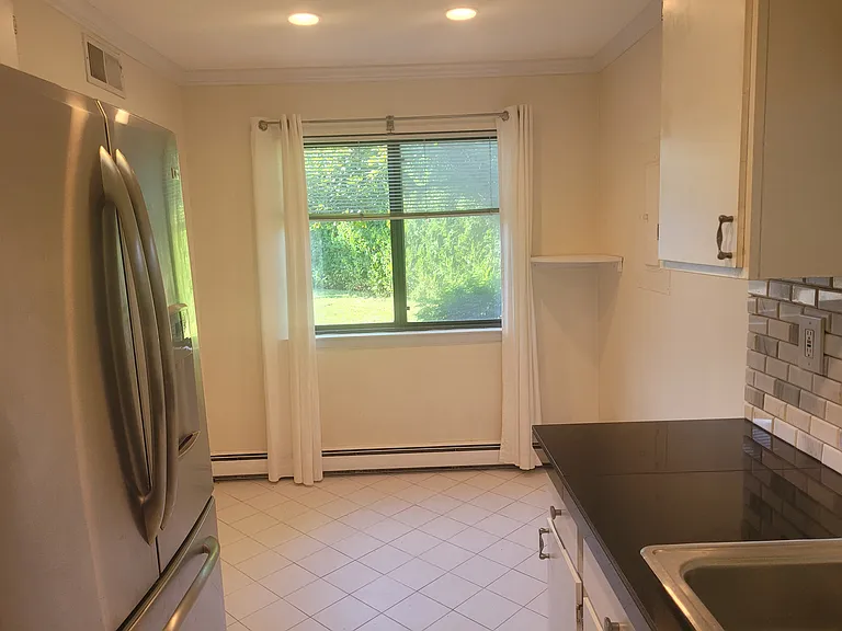 75 Greenway Close — Photo 9