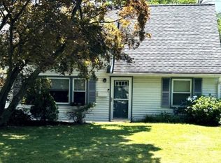 9 Andrew St, Green Brook, NJ 08812