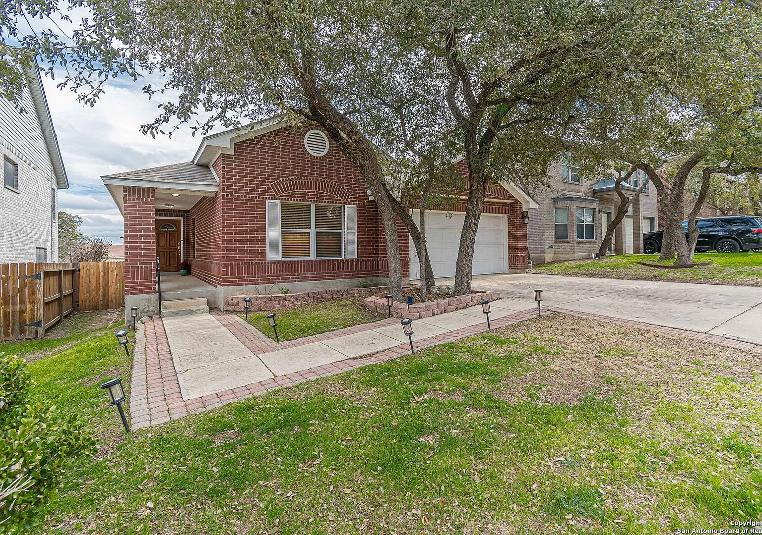 4 bed, 1923 sqft, $2,500 — Photo 2