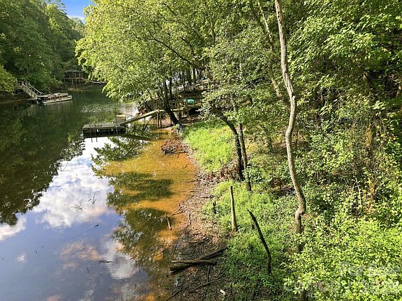 3rd image of 547 Stewart Rock Rd