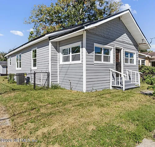 2006 N Myrtle Ave Photo 1