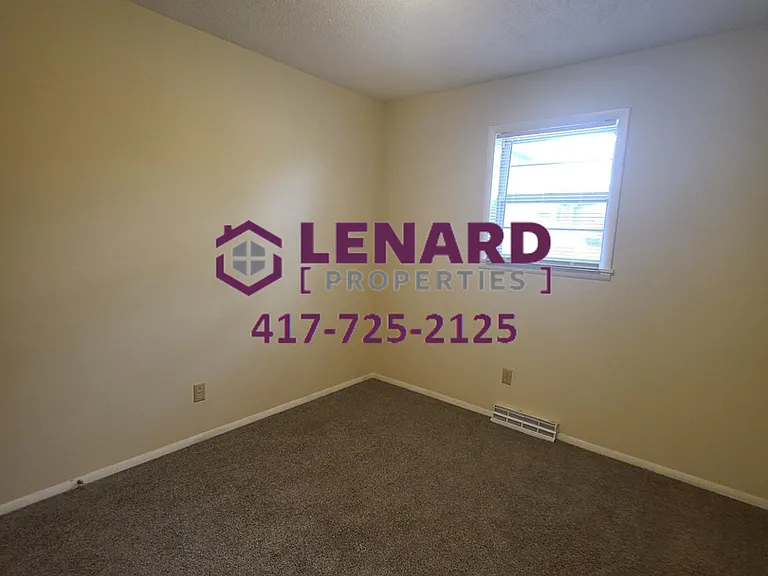 1361 E Gretna St — Photo 20