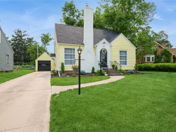 2662 Country Club Pkwy SE, Cedar Rapids, IA 52403