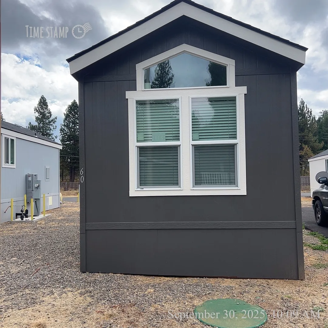 2 bed, 390 sqft, $1,095 — Photo 1
