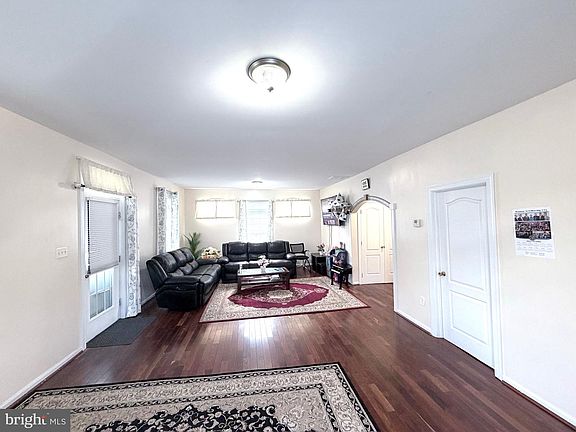 3rd image of 4050 Wilkens Ave