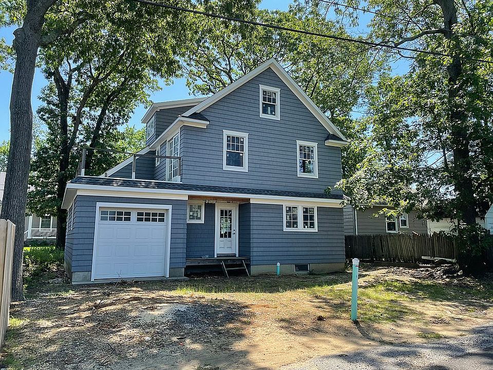 2nd image of 813 Dudley Ln