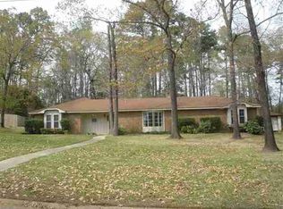 1013 Creekwood Ln, Longview, TX 75602