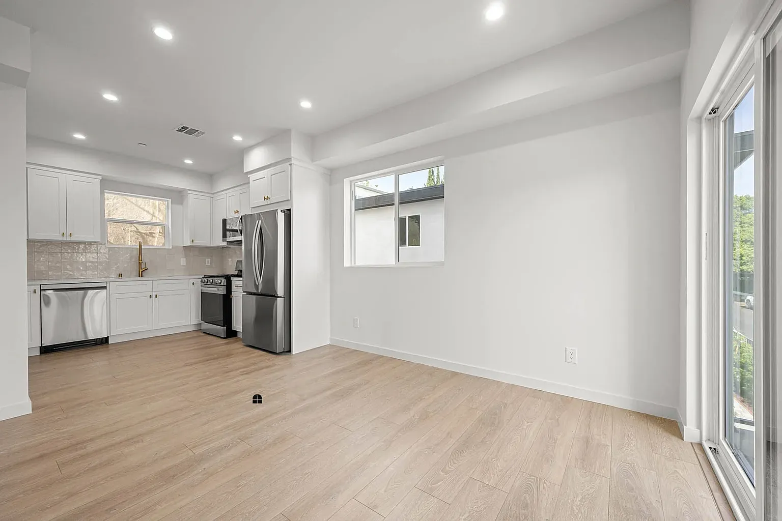 5 bed, 4.5 bath, 1900 sqft, $1,425 — Photo 4