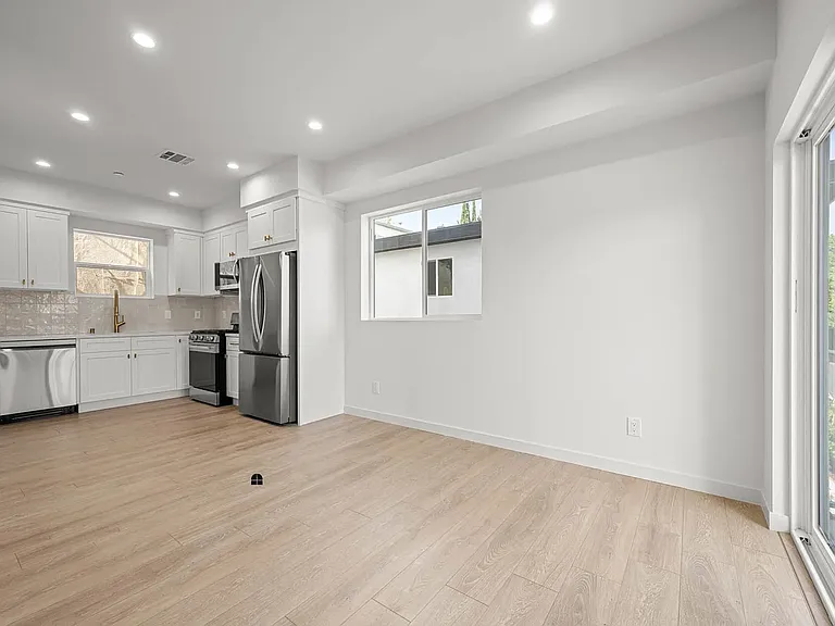 415 1/2 N La Fayette Park Pl — Photo 4