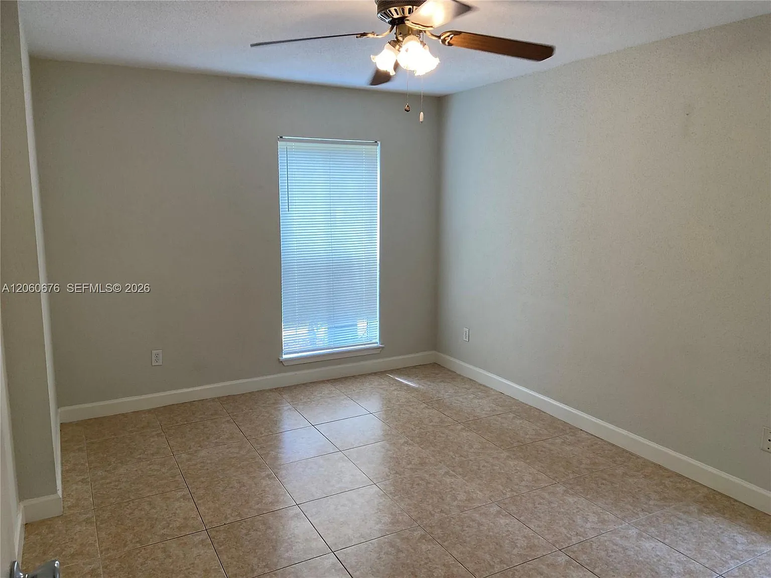 755 Riverside Dr — Photo 3