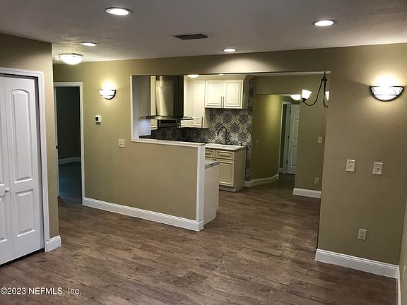 4th image of 817 DENNISON Street