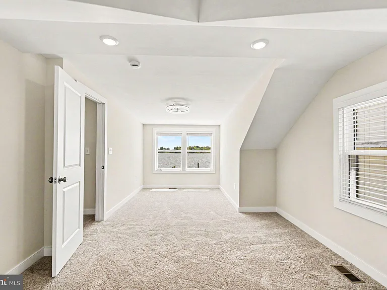 9135 Cuckold Point Rd — Photo 41