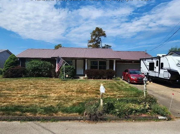 1206 Woodcrest Dr, Ravenswood, WV 26164