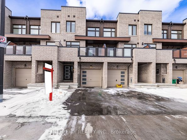 9 Queenpost Dr, Brampton, ON L6Y 6L2