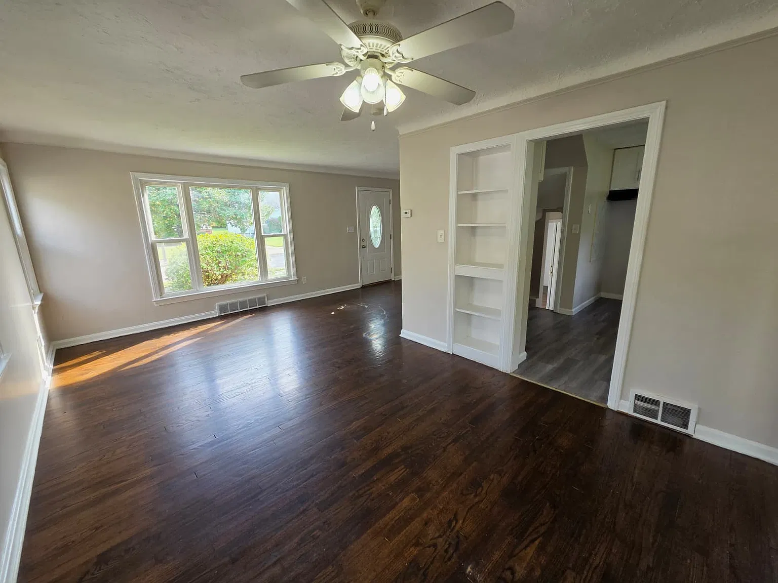 3 bed, 1.5 bath, 1358 sqft, $1,595 — Photo 4