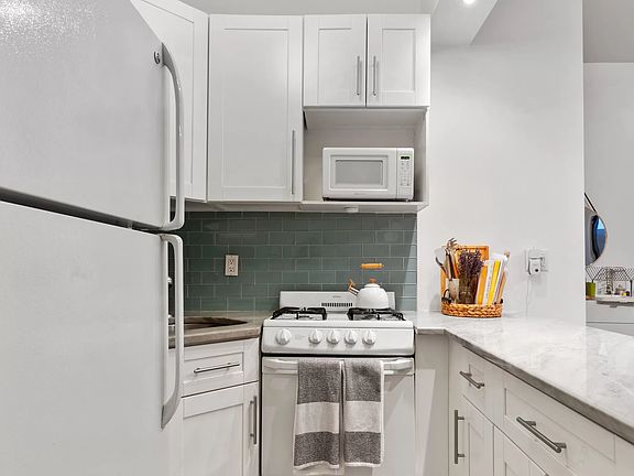 3rd image of 35 E 10th St APT 3
