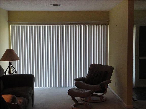 4th image of 1005 Pheasant Run Dr APT C