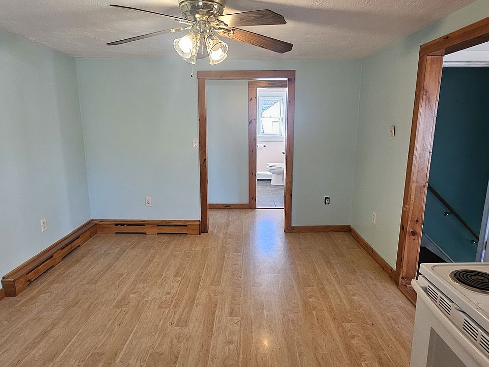 eat in kitchen to bathroom view