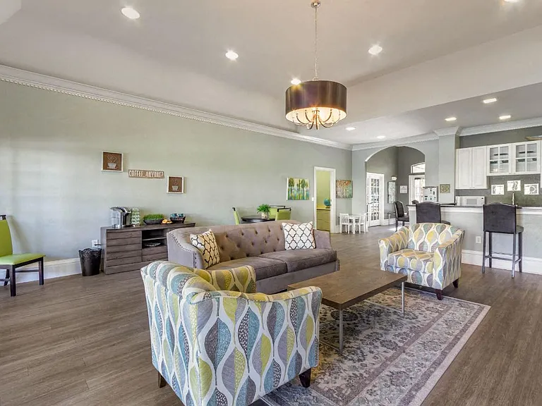 Windsong Apartments — Photo 12