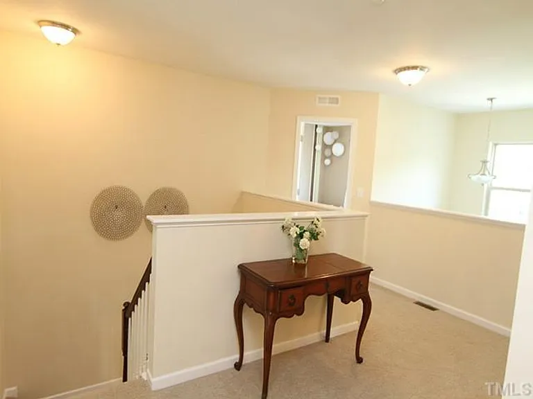 1008 Daybreak Bluff Dr — Photo 10