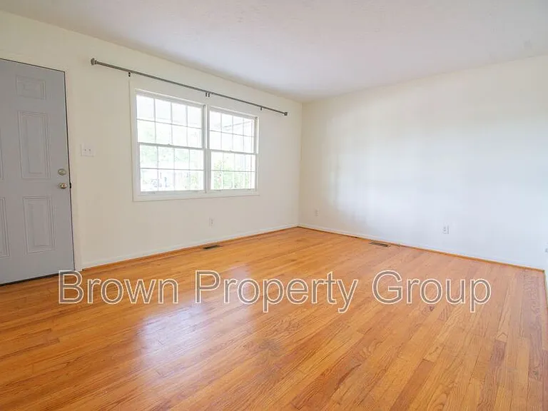 4408 Wellington Dr — Photo 2