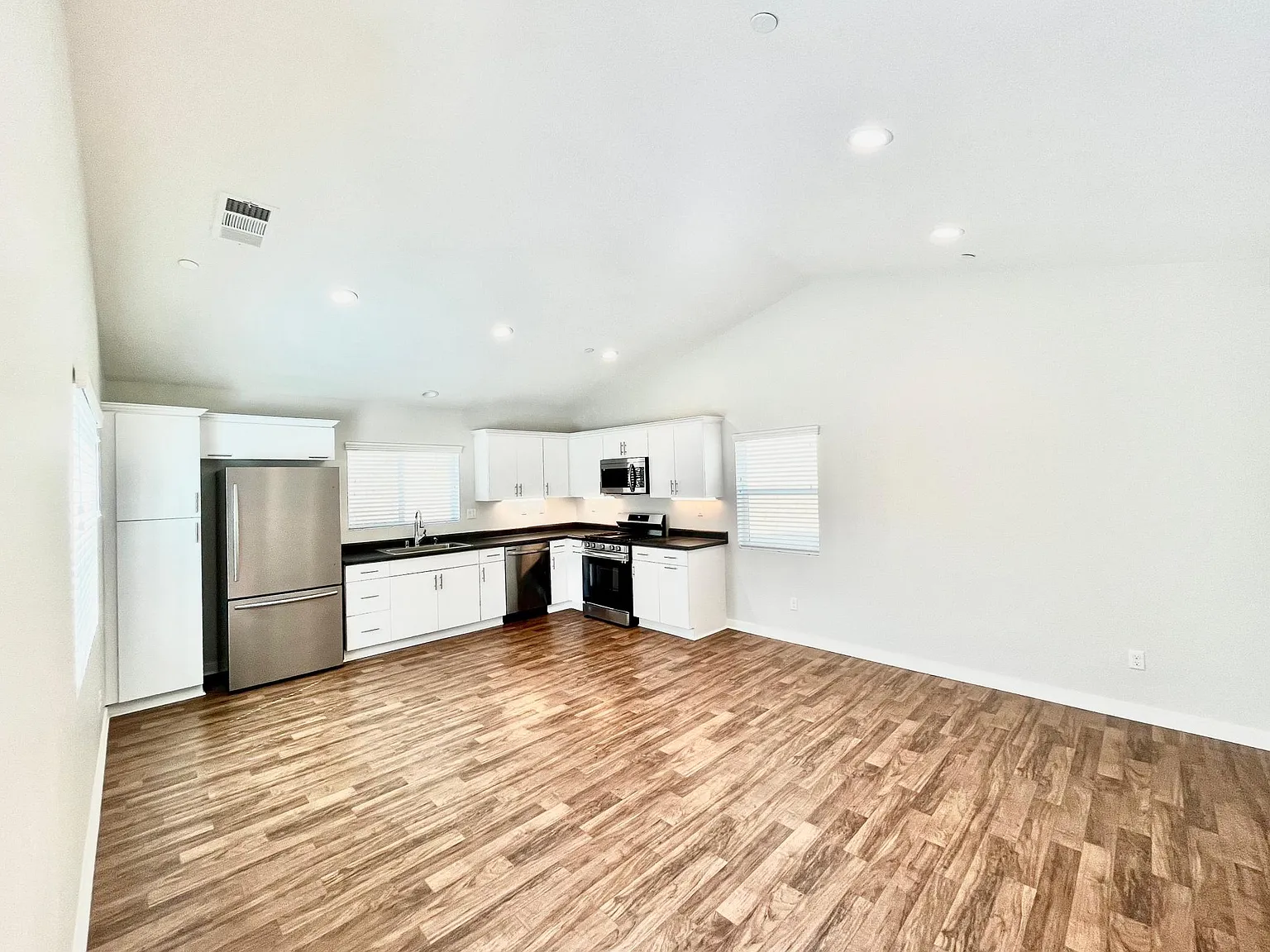 6989 N Shay Ave — Photo 4