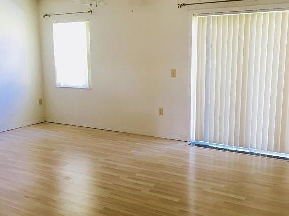 3rd image of 6420 Greenwood Ave