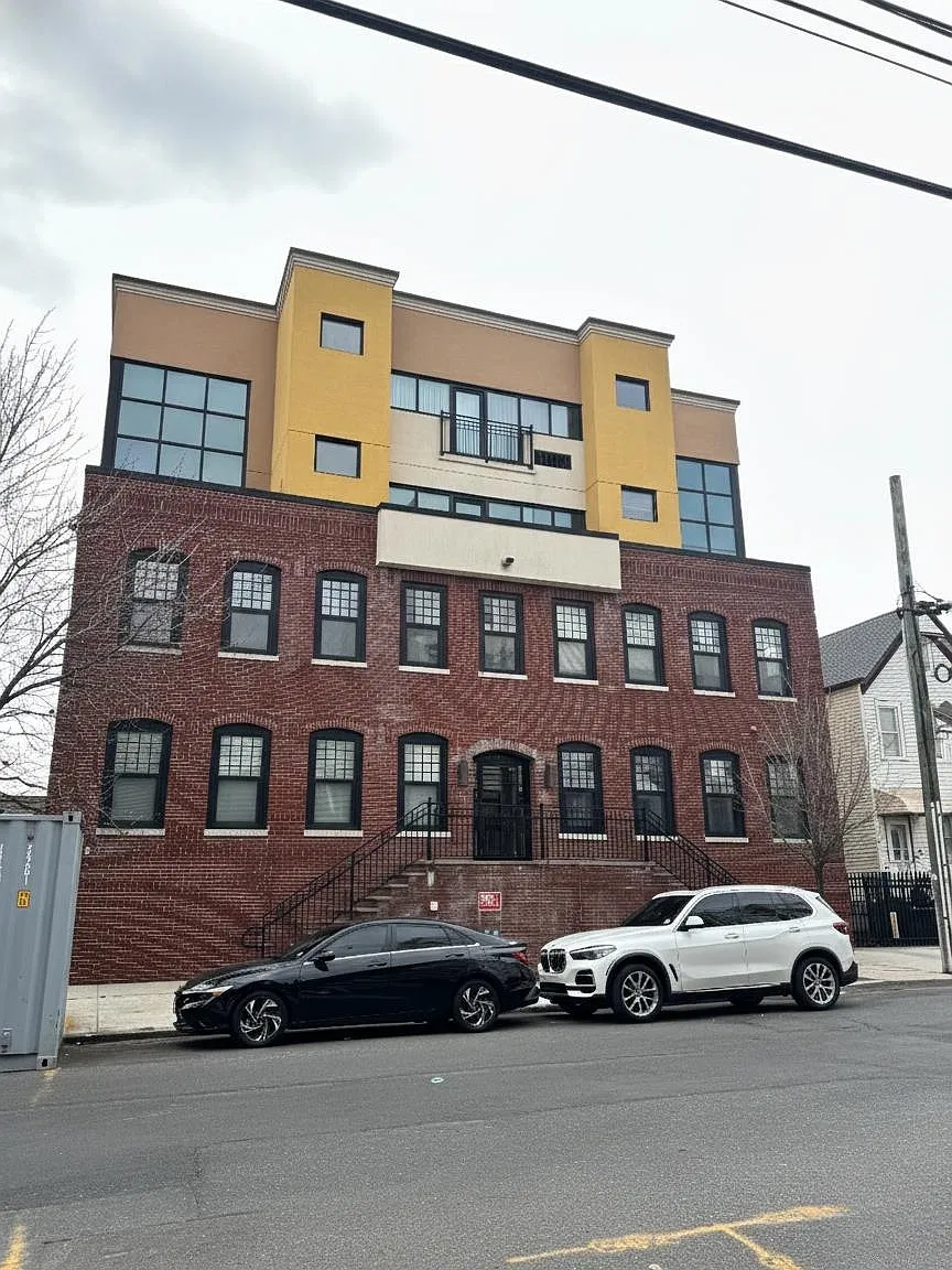 1 bed, 1.0 bath, $2,350 — Photo 1