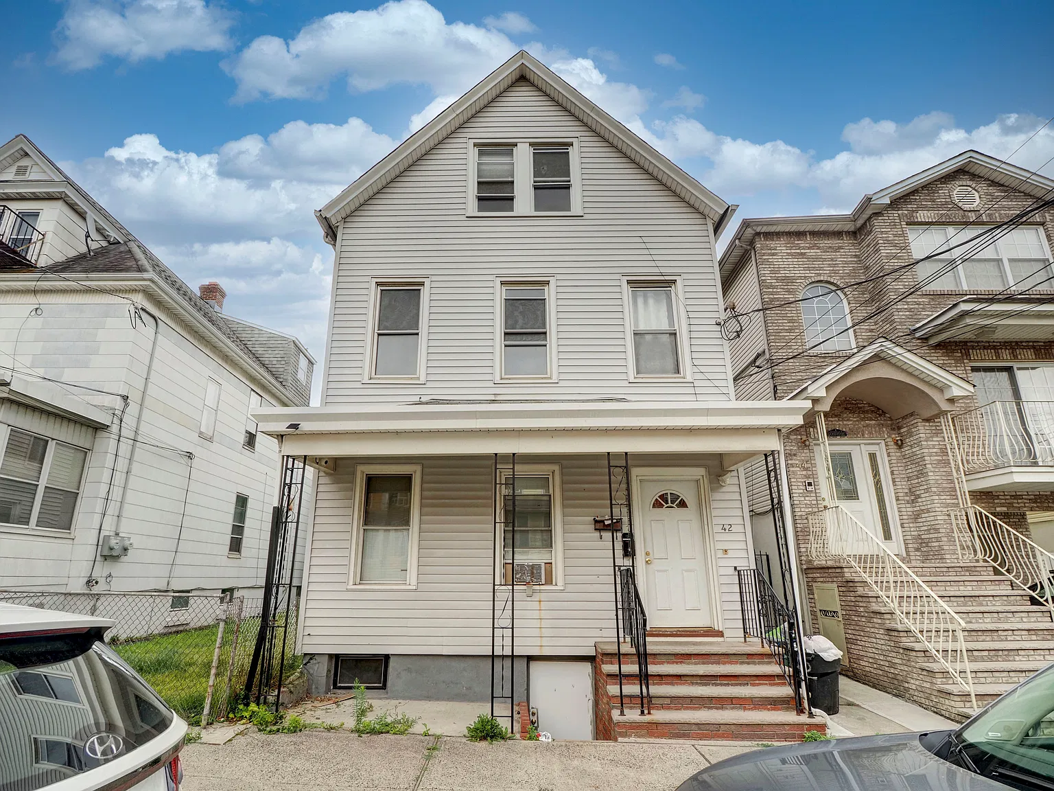 4 bed, $2,375 — Photo 1