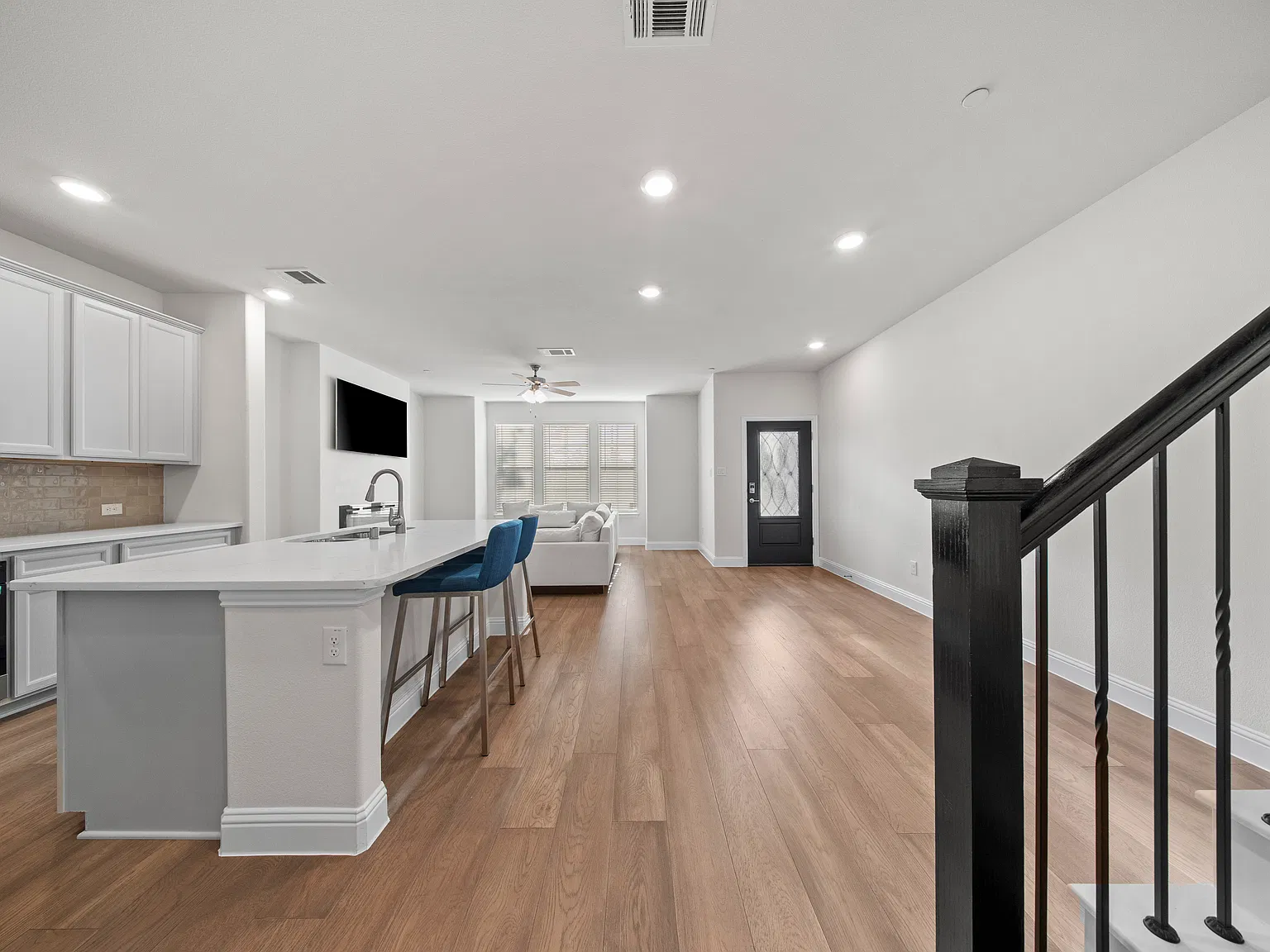 3 bed, 2273 sqft, $2,850 — Photo 4