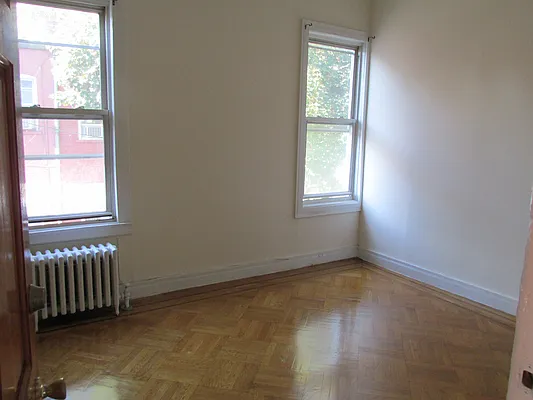 Rented by Windsor Homes Realty Corp | media 8