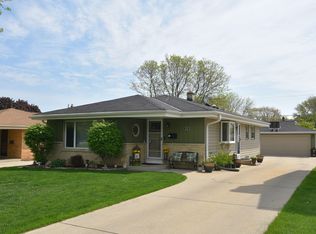 924 S 124th St, West Allis, WI 53214