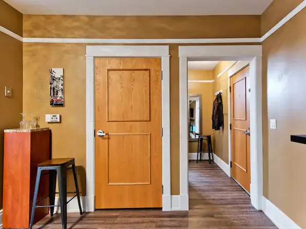 105 W 4th St APT 1, Rochester, MI 48307