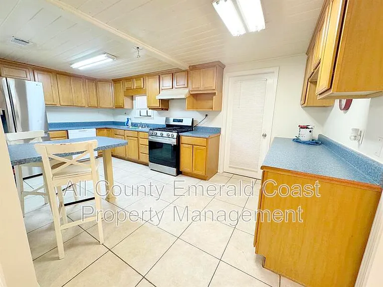 733 Beach Dr — Photo 13